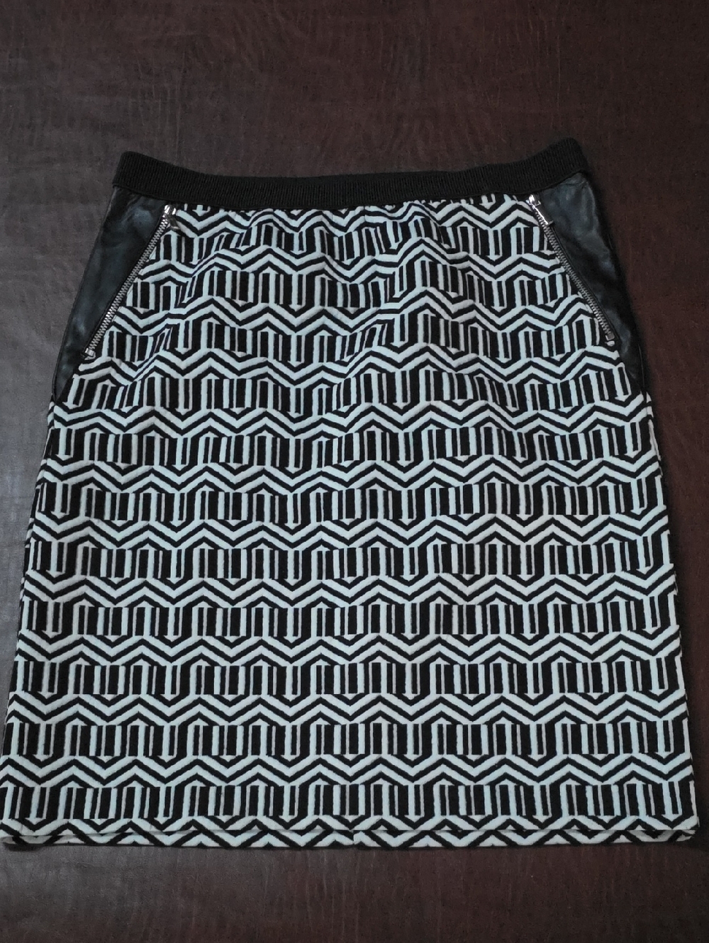 Rafaella Comfort Classy PXS 26x16 Black & White Geometric Knit Pencil Skirt